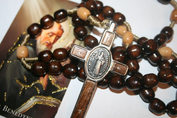 Růženec na krk sv. Benedikt 92 cm (1)