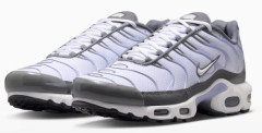Boty NIKE Air Max Plus Smoke Grey/Light Armory Blue/Dark Smoke Grey/Bílá Kultovní Air Max v barvách, které se neschovávají